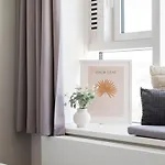 28th Floor Luxury Skyline 1bdrm - Downtown Center Apartment Pressburg
