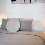 28th Floor Luxury Skyline 1bdrm - Downtown Center Pressburg