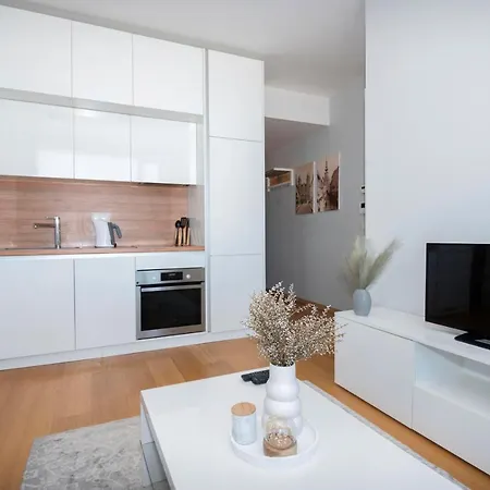 Apartment 28th Floor Luxury Skyline 1bdrm - Downtown Center Bratislava