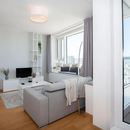 Apartment Luxury 1bdrm On The 28th Floor Pressburg