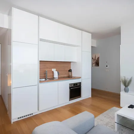28th Floor Luxury Skyline 1bdrm - Downtown Center Bratislava