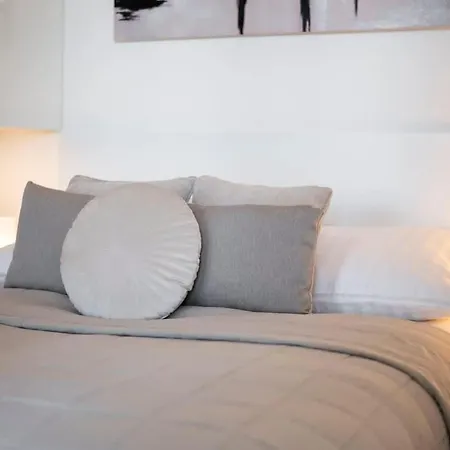 28th Floor Luxury Skyline 1bdrm - Downtown Center Bratislava