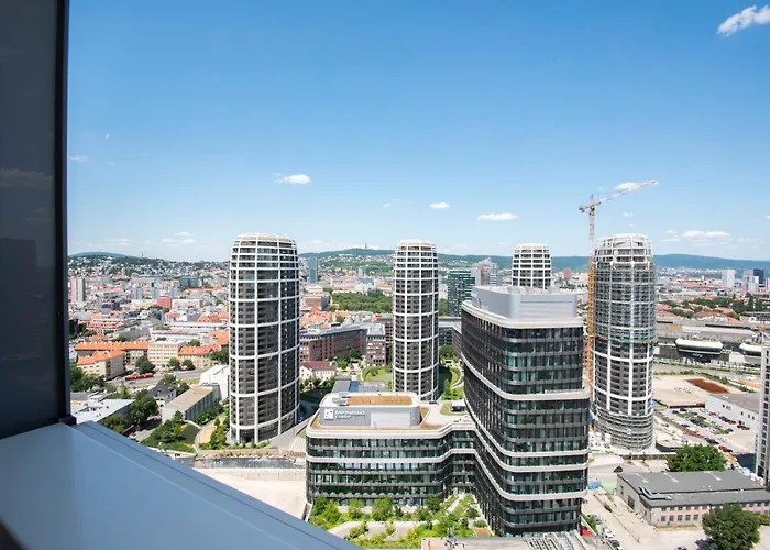 Luxury 1bdrm On The 28th Floor * 布拉迪斯拉发