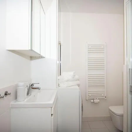 Luxury 1bdrm On The 28th Floor شقة *