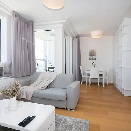 Luxury 1bdrm On The 28th Floor شقة براتسيلافا